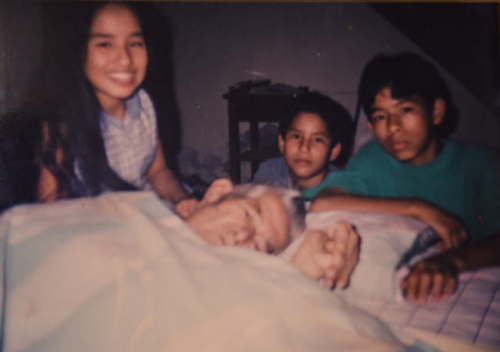 ����СС������������˹�ƣ��ң��������ǣ��󣩡�����������˹���У��������˺�үү������������˹������ʱ�ĺ�Ӱ��������Ƭ�����»��緢