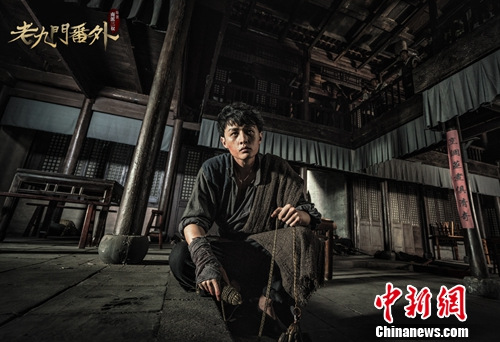 丰富的镜头语言也彰显了《四屠黄葵》的电影品质