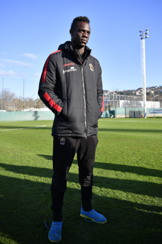 法夫尔与巴洛特利的关系目前很好。尼斯俱乐部供图 法夫尔与巴洛特利的关系目前很好。尼斯俱乐部供图