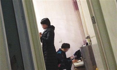 �ོ�����������ϰ�С������ĳ����¥�ڣ�������Ա����ͨ���绰��ϵ��ʶ��������ѣ�ÿ��һ����֣�������֯����49800Ԫ��