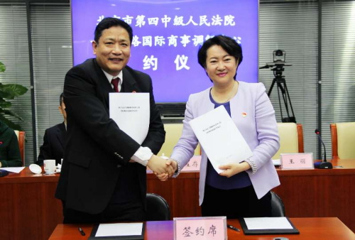 图为签约仪式现场。北京四中院供图 张伟 摄 图为签约仪式现场。北京四中院供图 张伟 摄