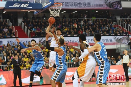 资料图,CBA联赛环境一直火爆,<a target='_blank' href='http://www.chinanews.com/'>中新社</a>记者 韦亮 摄 资料图,CBA联赛环境一直火爆,<a target='_blank' href='http://www.chinanews.com/'>中新社</a>记者 韦亮 摄