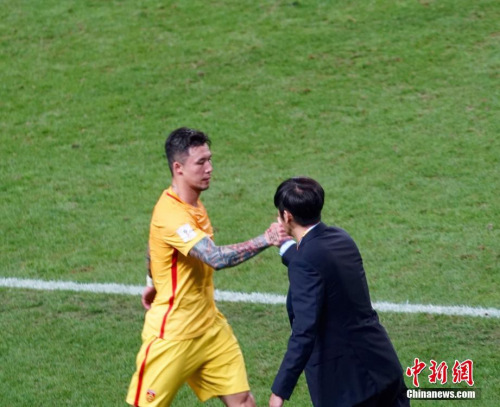 12强赛首战韩国,高洪波的国足踢出了让球迷满意的过程。 12强赛首战韩国,高洪波的国足踢出了让球迷满意的过程。