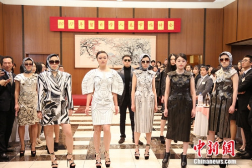 ͼΪ���ղ�ʿ��ģ�ض���ӭ�������ϵľ��ʱ��ݡ������� ��