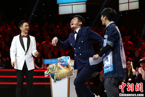 《还珠格格》现场再现 “张嬷嬷”拿“针”狂扎“钱紫薇” 《还珠格格》现场再现 “张嬷嬷”拿“针”狂扎“钱紫薇”