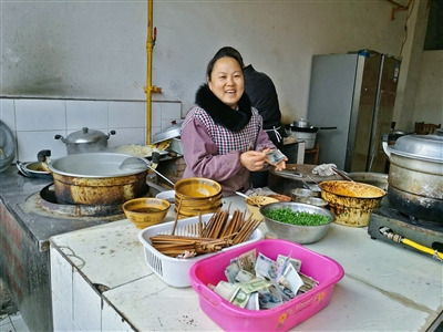 “诚信面馆”付帐靠自觉