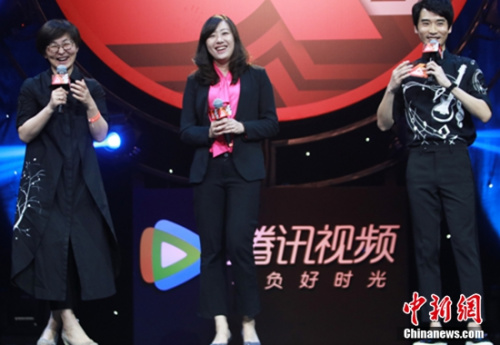 王老吉大健康副总经理赵敏与腾讯视频综艺事业部总裁马延琨现场互动 王老吉大健康副总经理赵敏与腾讯视频综艺事业部总裁马延琨现场互动