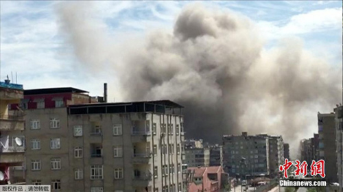 图为爆炸现场 图为爆炸现场