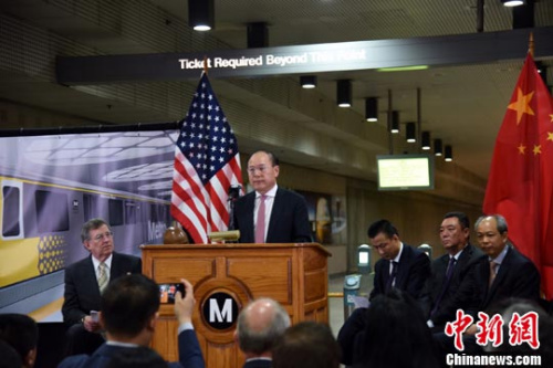 中国中车股份有限公司总经理、总裁奚国华在签字仪式现场发言。<a target='_blank' href='http://www.chinanews.com/'>中新社</a>记者 张朔 摄 中国中车股份有限公司总经理、总裁奚国华在签字仪式现场发言。<a target='_blank' href='http://www.chinanews.com/'>中新社</a>记者 张朔 摄