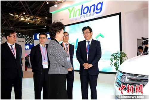 与会嘉宾参观银隆新能源 与会嘉宾参观银隆新能源