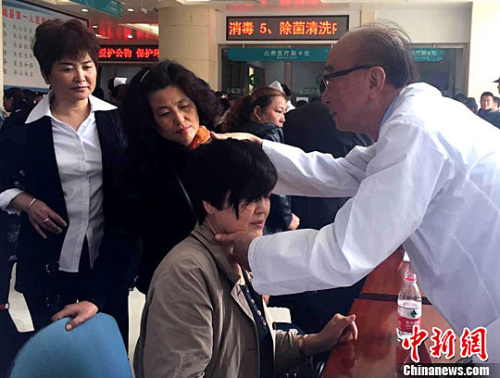 ���գ�̨�������ڰ���ʡ�ٰ조����ҽʦҽ����ѯ��������ͼΪ̨����ҽʦ�������Ǯ��ɽҽʦ�ֳ����<a target='_blank' href='http://www.chinanews.com/'>������</a>���� ��ΰ ��