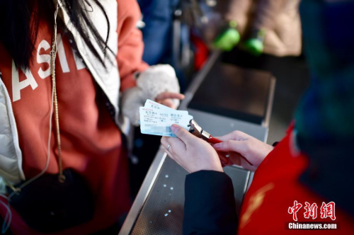 <a target='_blank' href='http://www.chinanews.com/' >������</a>���� ��˶ ��