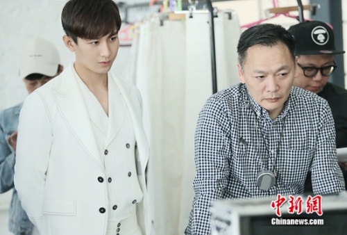 成毅在拍摄现场 成毅在拍摄现场