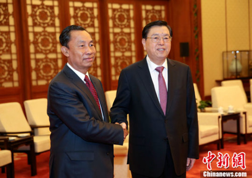 4月26日,中国全国人大常委会委员长张德江在北京人民大会堂会见了缅甸联邦议会法律与特别事项评估委员会主席瑞曼。中新社记者 刘震 摄 4月26日,中国全国人大常委会委员长张德江在北京人民大会堂会见了缅甸联邦议会法律与特别事项评估委员会主席瑞曼。中新社记者 刘震 摄