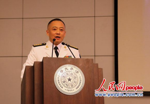 辽宁舰原舰长张铮(摄影:邱越 来源:人民网) 辽宁舰原舰长张铮(摄影:邱越 来源:人民网)