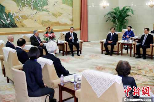 5月19日，中国全国政协主席俞正声在北京会见来京出席亚洲宗教和平会议（简称“亚宗和”）2017年度执委会会议的“亚宗和”执行主席山苏汀、世界宗教和平组织秘书长温德利等外方代表。中新社记者 杜洋 摄