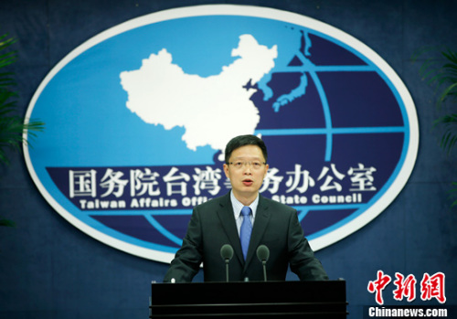 5月25日，国务院台办举行例行发布会，发言人安峰山回答记者提问。中新社记者 刘关关 摄