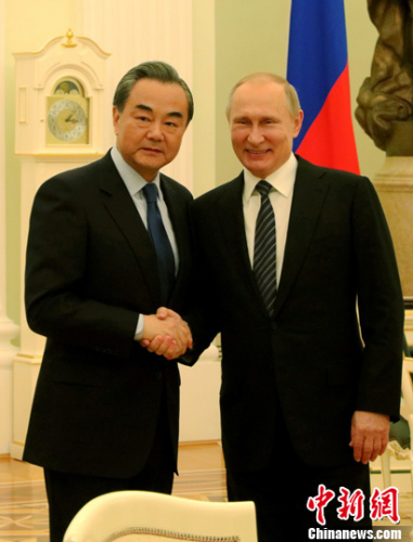 当地时间5月25日，俄罗斯总统普京在莫斯科克里姆林宫会见对俄罗斯进行正式访问的中国外交部长王毅。 中新社记者 王修君 摄