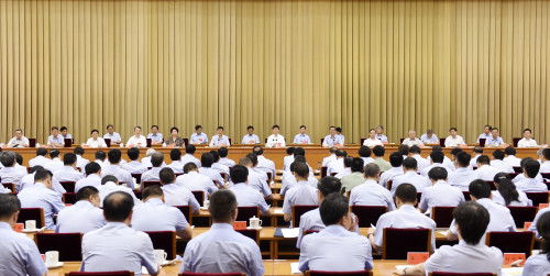 5月31日，中共中央政治局委员、中央政法委书记孟建柱在北京出席全国法院刑事审判工作总结表彰大会并讲话。郝帆 摄