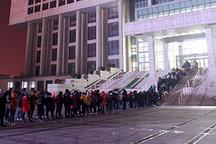 邓伦玩萝卜蹲游戏hold住全场 被调侃吃机智豆