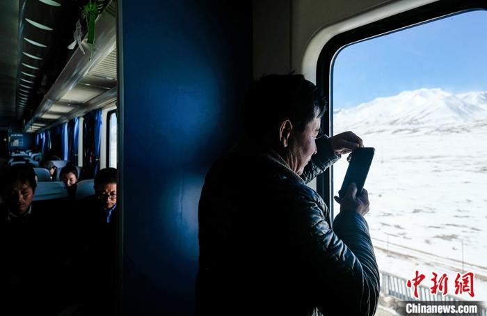 “世界屋脊”上的特色春运