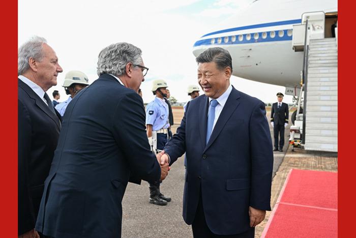 习近平抵达巴西利亚开始对巴西进行国事访问