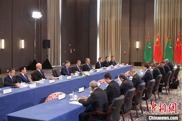 习近平会见土库曼斯坦总统别尔德穆哈梅多夫