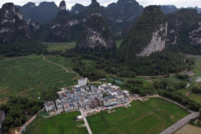 广西大新县明仕田园风光犹如山水画