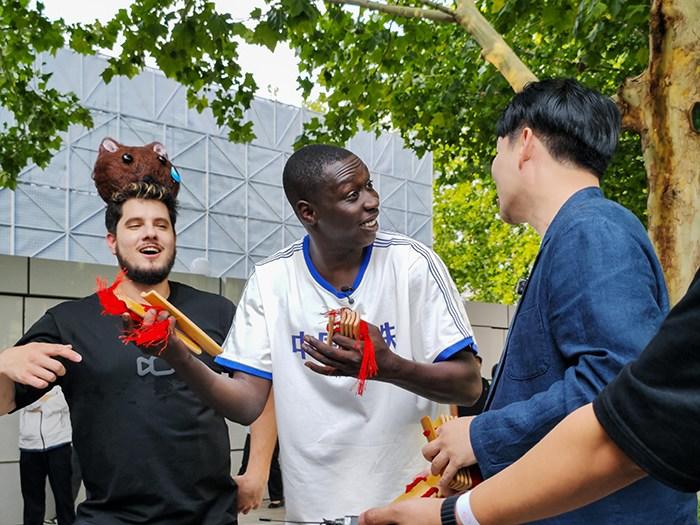 网红“无语哥”开启天津文化之旅