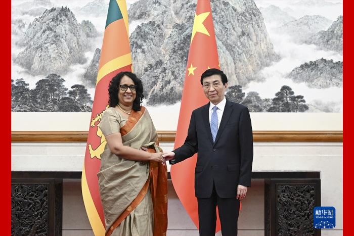 王沪宁会见斯里兰卡总理阿马拉苏里亚