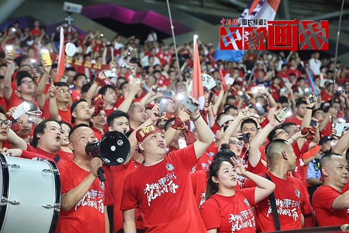 “苏超”的另一半 是看台上的他们