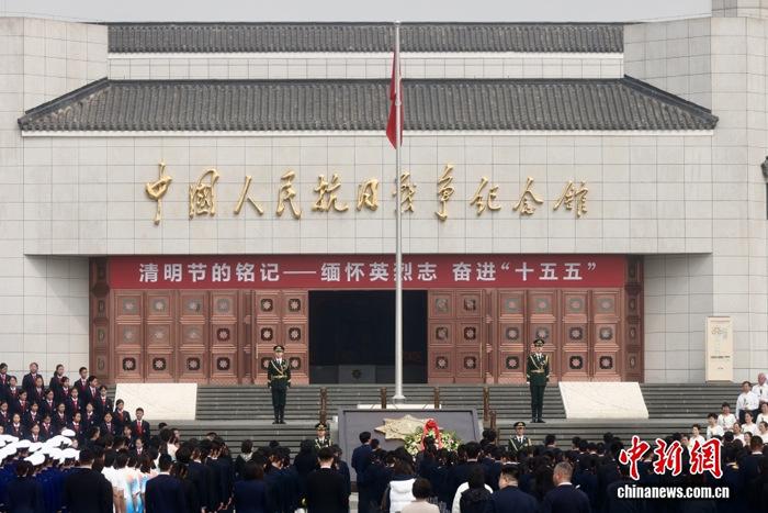 北京：各界民众齐聚抗战馆缅怀先烈