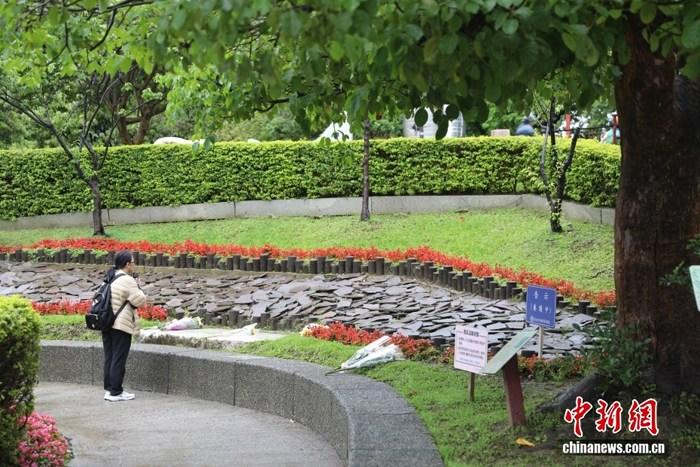 台湾清明连假首日 民众祭扫追思故人