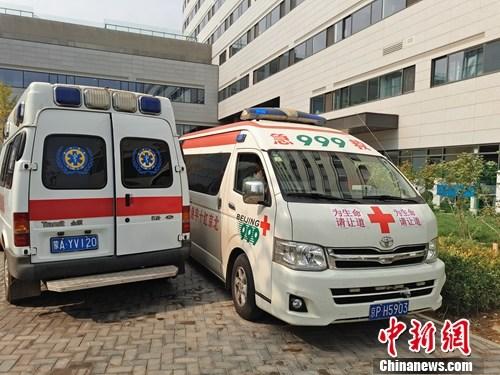 中新网直播:5小时奔波500公里,受伤学生抵达北京接受急救