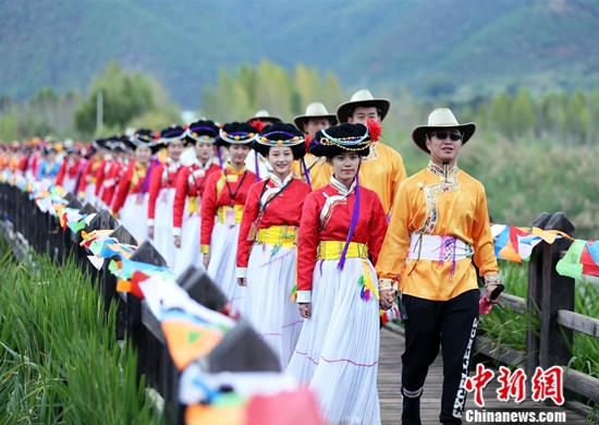 系花腰带过走婚桥一起体验摩梭人独特民俗