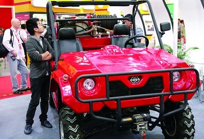 ͼ˵���£�С��������������С�ֵ���������ʻ