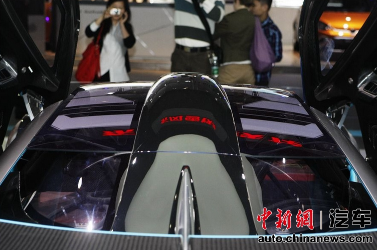 ѩ����SURVOLT����������� ������ͼչ��