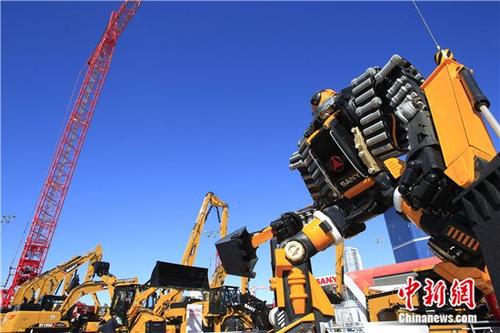 三一集团美国参展成大赢家首日订单超千万美元