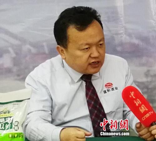 Ф����:�й��׾ƽ�����ṹ�Ը��չ���