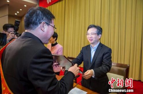 �޹���������ѧΪ������ѧ�Ӱ�������ĳ��