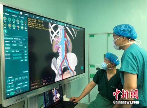 海信助力山东完成首例“3D+5G”肾结石微创手术直播