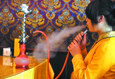 宁波咖啡馆里卖"水烟" 烟丝成分难辨无人能管