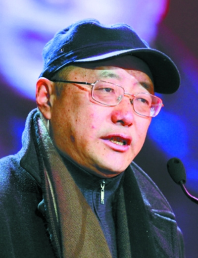 "私奔帝"王功权回家与妻复合 网友群"炮轰"