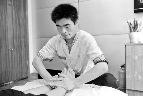 ��ԡ��ʦ������:��н��ǧԪһ˫˫�š�ϴ������