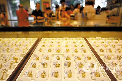 �������������ɨ��һ�˿ͺ���200��Ԫ�����