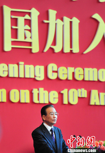 �¼ұ���ó�ױ�������̧ͷ�������Ӧ��ͬ����