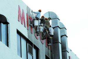 �ൺ����ȴ�����������Ա��תͶ������