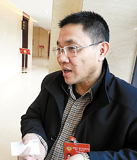 养猪大王陈生开会自带盒饭 怕外面吃饭不卫生