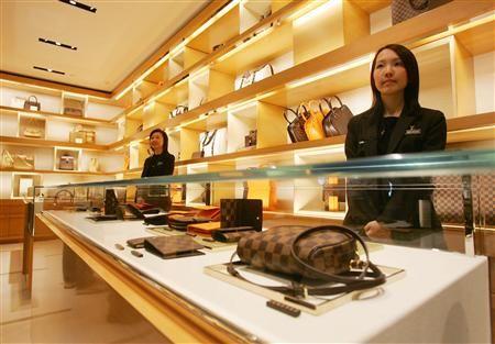 lv再次提价维持高端形象 网友:已是乡村品牌了(2)