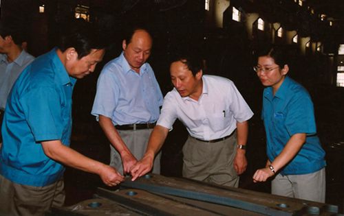 徐工:在坚守、改革与工程机械主业中创新发展